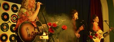 Sheilas-of-the-70s-Caravan