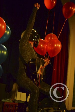 BobLogIIICaravan130112_011