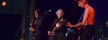 DogTrumpetCaravan170813_021