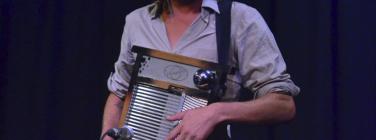WoodenMusicTourCaravan010213_017