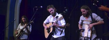 WoodenMusicTourCaravan010213_021