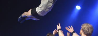 AcrobatvsIdiot270914_085