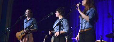 MiaDysonCaravan111014_004