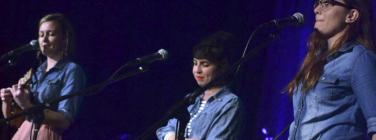 MiaDysonCaravan111014_005
