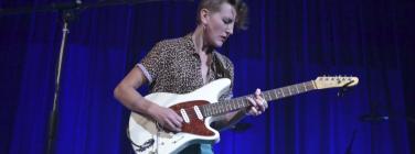 MiaDysonCaravan111014_010