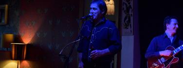 BandWhoKnewTooMuchSM131116_008