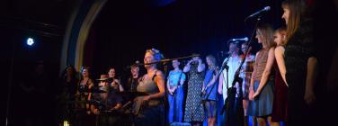 Hat Fitz and Cara with choir at the Caravan Music Club 25/01/26