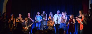 Hat Fitz and Cara with choir at the Caravan Music Club 25/01/26