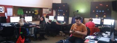 Volunteer phone answers at RRR FM 25/08/19