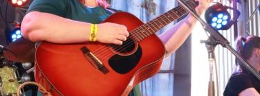 Brooke Russell and the Mean Reds at Out on the Weekend 2021