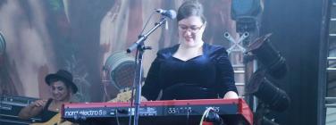 Liz Stringer and band at Out on the Weekend 2021