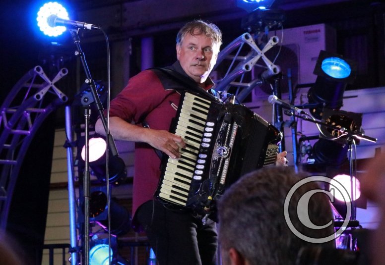 Mick Thomas and the Roving Comission at Out on the Weekend 2021