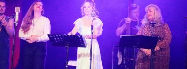 Tracy & Loretta Miller and Freya Josephine Hollick at Memo Music Hall 15/05/22