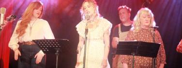 Tracy & Loretta Miller and Freya Josephine Hollick at Memo Music Hall 15/05/22