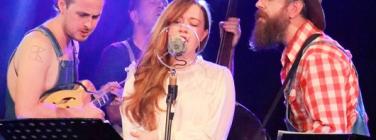Collingwood Casanovas with Loretta Miller at Memo Music Hall 15/05/22