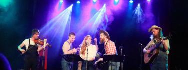 Collingwood Casanovas with Loretta Miller at Memo Music Hall 15/05/22