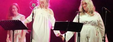 Tracy, Loretta and Freya "Down to the River to Pray" at Memo Music Hall 15/05/22
