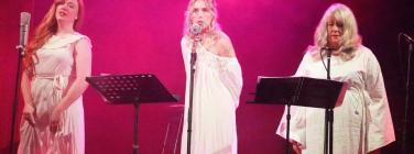 Tracy, Loretta and Freya "Down to the River to Pray" at Memo Music Hall 15/05/22