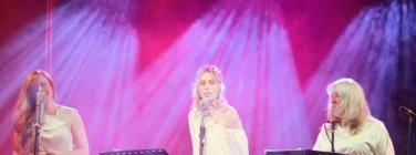 Tracy, Loretta and Freya "Down to the River to Pray" at Memo Music Hall 15/05/22