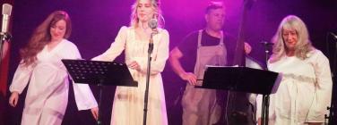 Collingwood Casanovas with Tracy, Loretta and Freya at Memo Music Hall 15/05/22