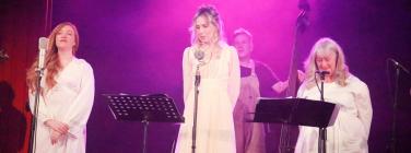 Collingwood Casanovas with Tracy, Loretta and Freya at Memo Music Hall 15/05/22
