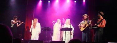 Collingwood Casanovas with Tracy, Loretta and Freya at Memo Music Hall 15/05/22