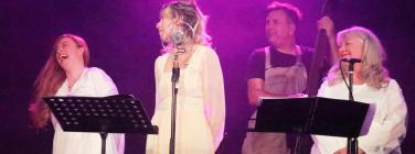 Collingwood Casanovas with Tracy, Loretta and Freya at Memo Music Hall 15/05/22