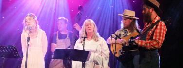 Collingwood Casanovas with Tracy, Loretta and Freya at Memo Music Hall 15/05/22