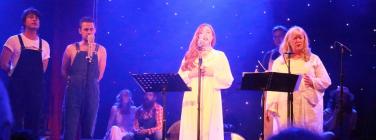 Collingwood Casanovas with Tracy, Loretta and Freya at Memo Music Hall 15/05/22