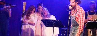 Collingwood Casanovas with Tracy, Loretta and Freya at Memo Music Hall 15/05/22