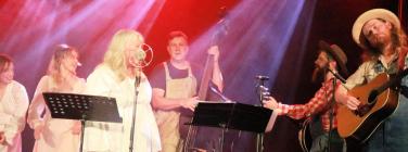 Collingwood Casanovas with Tracy, Loretta and Freya at Memo Music Hall 15/05/22