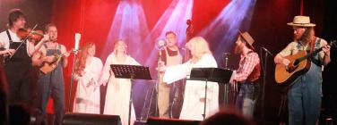 Collingwood Casanovas with Tracy, Loretta and Freya at Memo Music Hall 15/05/22