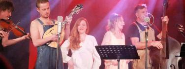Collingwood Casanovas with Tracy, Loretta and Freya at Memo Music Hall 15/05/22