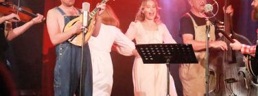 Collingwood Casanovas with Tracy, Loretta and Freya at Memo Music Hall 15/05/22