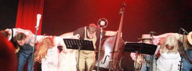 Collingwood Casanovas with Tracy, Loretta and Freya at Memo Music Hall 15/05/22