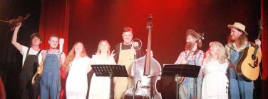 Collingwood Casanovas with Tracy, Loretta and Freya at Memo Music Hall 15/05/22