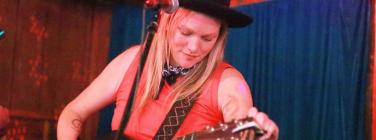 Rhianna Fibbins Trio at the Retreat Hotel 27/11/22