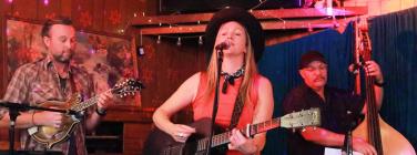 Rhianna Fibbins Trio at the Retreat Hotel 27/11/22