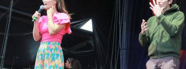 Lizzy Hoo and sign language interpreter at Footscray Park 31/12/23