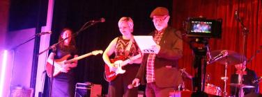 Tim Thorpe introducing Liz Stringer and band at RRR Performance Space 28/04/23