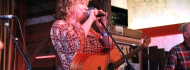 Suzannah and band at the Retreat Hotel 07/11/23