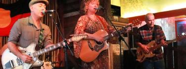 Suzannah and band at the Retreat Hotel 07/11/23