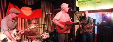 Suzannah and band at the Retreat Hotel 07/11/23