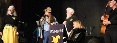 Watty Thompson introducing the Brumbies Bush Band at Estonian House 13/05/23