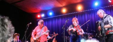 Mick Thomas & the Roving Commission at Archies Creek Hotel 1/1/25